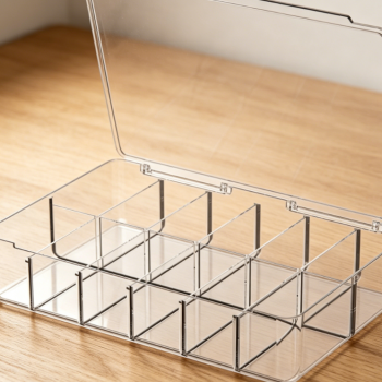 12-Grid Clear Acrylic Makeup Organizer with Cover, Dustproof Cosmetic Jewelry Sorting Box for Vanity Countertop and Desktop Storage